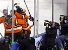 JEN SI TO NATOTE! Pod dohledem kamer slaví gól hokejisté Philadelphie. 