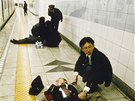 Pracovníci tokijského metra s obmi útoku sarinem.