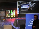 Na tiskovce Intelu byl k vidní i notebook ovládaný gesty. Funknost zástupce