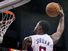 DeAndre Jordan z Los Angeles Clippers smeuje.