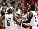 Basketbalisté Portlandu Trail Blazes slaví výhru nad Clevelandem Cavaliers.