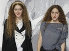 Haya Abu Khadra a Sama Abu Khadra na pehlídce jarní kolekce Chanel.
