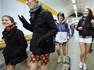 Praské metro projela skupinka mladých lidí bez kalhot (8. ledna 2012)
