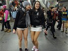 Praské metro projela skupinka mladých lidí bez kalhot (8. ledna 2012)