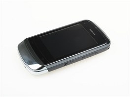 Recenze Nokia C2-06 telo