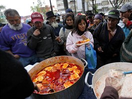 V Mexico City rozdávali na silvestra jídlo chudým. Miliony Mexian se dostaly...