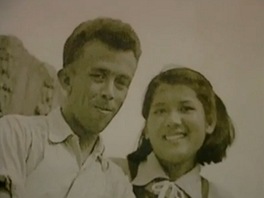 Josef Hejzlar s manelkou v dokumentu jeho vnuky Eliky Junkov