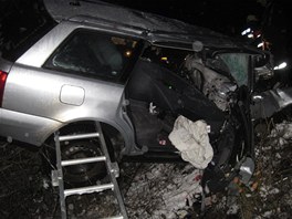 Pravdpodobn prvn tragick nehoda roku 2012. idi za volantem audi nraz do