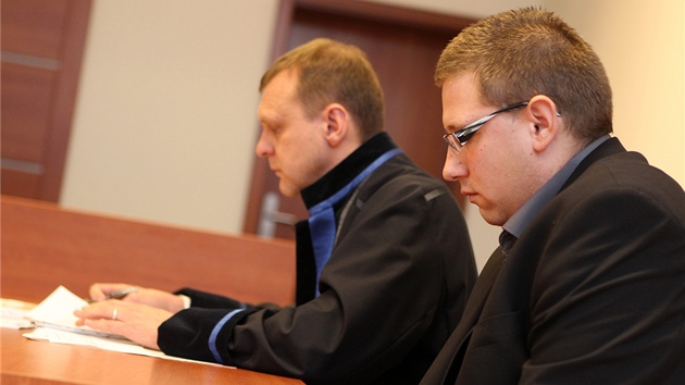 Tiaticetiletý idi trolejbusu Milan Hladký u brnnského mstského soudu (3.