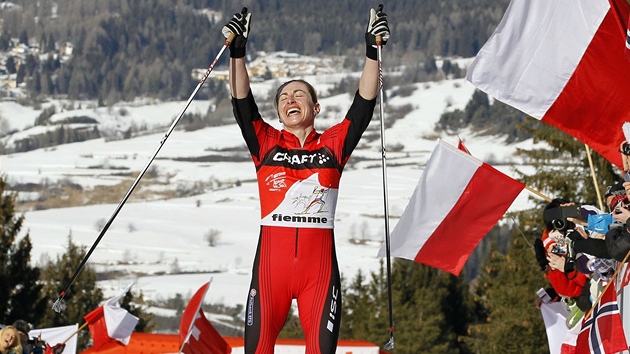 Justyna Kowalczyková v cíli závrené etapy Tour de Ski po výlapu na Alpe