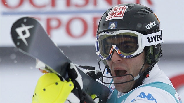 OSLAVA TETÍHO MÍSTA. Ital Stefano Gross se raduje, ve slalomu v Adelbodenu
