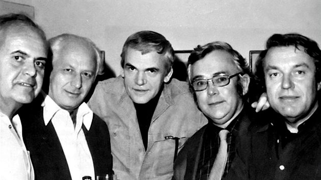 Zleva kritik a publicista A. J. Liehm, Arnot Lustig, Milan Kundera, Josef