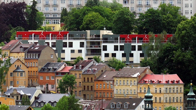 Parkovací dm pod hotelem Imperial v Karlových Varech