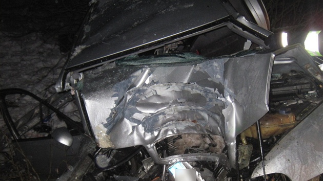 Pravd�podobn� první tragická nehoda roku 2012. �idi� za volantem audi náraz do