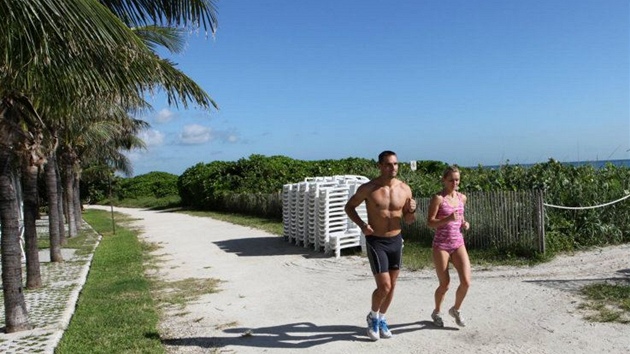 AMERICKÝ TRÉNINK. N�které b�ecké dávky absolvoval Roman �ebrle na soust�ed�ní