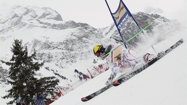 DIVOKÉ ALPY. Marcel Hirscher vyhrál první kolo obího slalomu ve výcarském