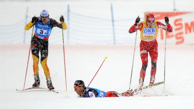 BERNHARD GRUBER. Rakouský sdru�ená� je velký smola�, v závodu dru�stev v