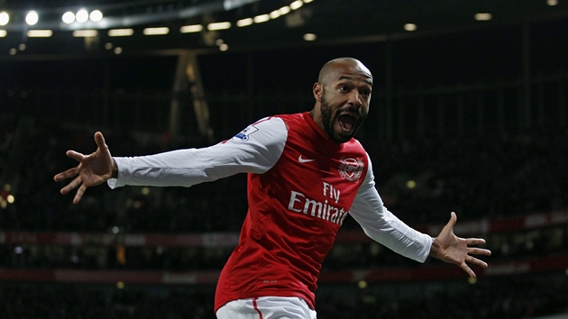 VELKÁ RADOST. Thierry Henry povedený návrat do Arsenalu naden oslavoval.