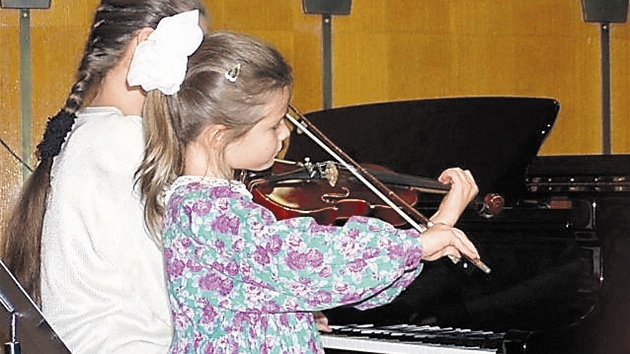 Dti v Základní umlecké kole Antonína Dvoáka v Karlových Varech.