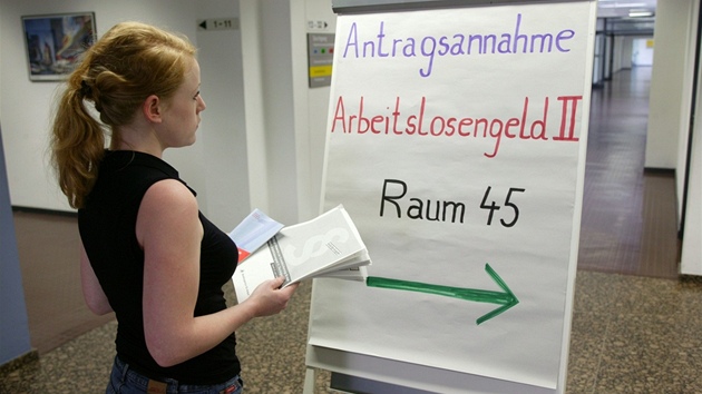 �ena hledá na n�meckém ú�adu práce zam�stnání.