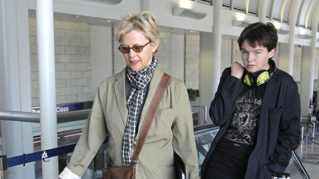 Annette Beningová a její syn Stephen Ira, který se narodil coby dívka Kathlyn.