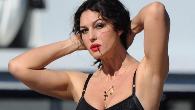 Monica Bellucci pi natáení reklamy pro  Dolce&Gabbana