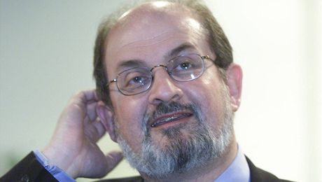 Salman Rushdie vyhrál boj vedený se sociální sítí Facebook.