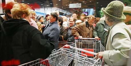 Potravináři: Řetězce by měly zveřejňovat podíl potravin z dovozu - iDNES.cz