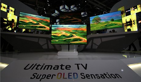 Samsung pedstavil také prototypy Super OLED televizí. Výhodou, oproti