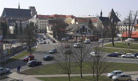 Velmi frekventovaná kiovatka ulic Studentská, Dobrovského, Zámenická a Na Stelnici blízko centra Olomouce. Do listopadu se zmní na kruhovou.