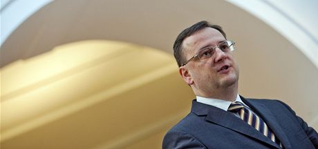 Premiér Petr Neas hovoí o pjce ve výi 89 miliard korun na záchranu