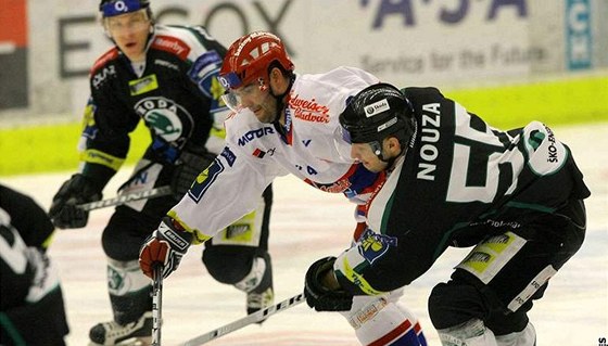 Budjovice - Mladá Boleslav, budjovický trba (v bílém) a boleslavský Nouza