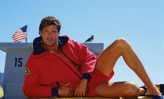 David Hasselhoff ve své nejslavnjí roli v seriálu Pobení hlídka