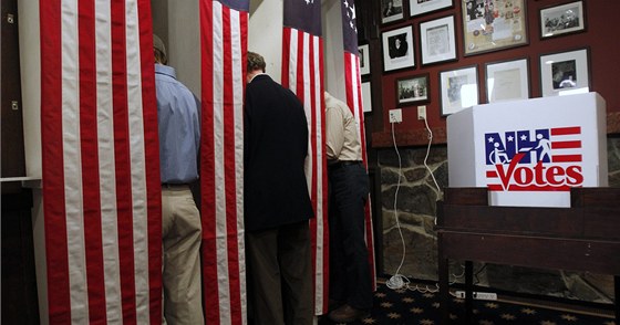 Republikánské primárky v Dixville Notch ve stát New Hampshire (10. ledna 2012)