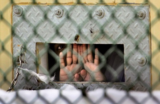 Podezelí z terorismu budou mít ve vznici Guantánamo lepí podmínky.