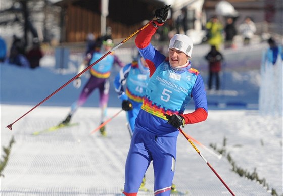 Tomá Portyk si je de pro zlatou medaili v závod sdruená na premiérové