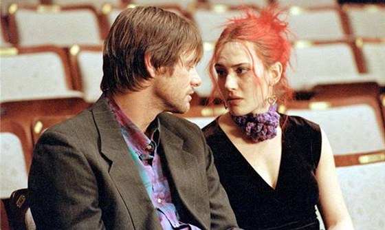 Jim Carrey a Kate Winsletová ve filmu Vný svit neposkvrnné mysli (2004)