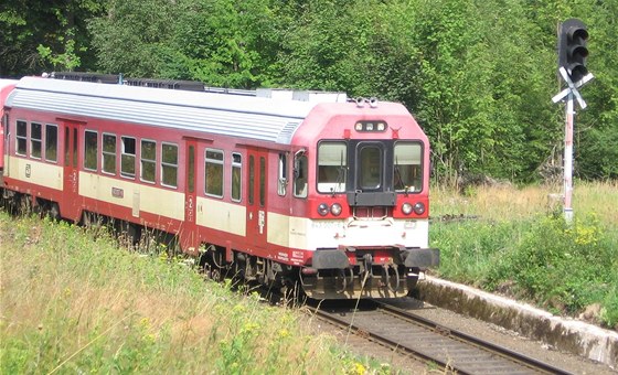 Motorový vlak ady 843 na nejstrmjí elezniní trati z Harrachova do Tanvaldu