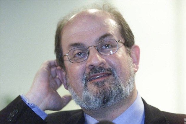 Mám štěstí, říká Rushdie v prvním rozhovoru od útoku. Psát ale nedokáže