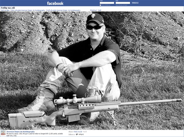 Chris Kyle s pu�kou Lapua .338. Práv� s ní zasáhl cíl na nejv�t�í vzdálenost,...