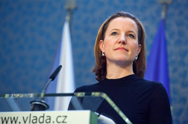 Vicepremiérka Karolína Peake má bojovat s korupcí. S návrhem na z�ízení nového ú�adu v�ak spolu s vnitrem u poslanc� narazila.