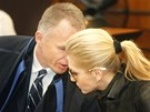 Dara Rolins se u soudu radí se svým právníkem Robertem Vladykou.