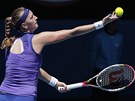 SERVIS. Petra Kvitov ve svm vodnm vystoupen na Australian Open. 