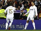 CO VY NA TO? Cristiano Ronaldo (vpravo) z Realu Madrid m velk dvod k