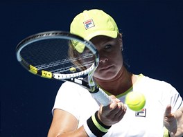 FORHEND. Vra Duevinov v utkn prvnho kola Australian Open. 