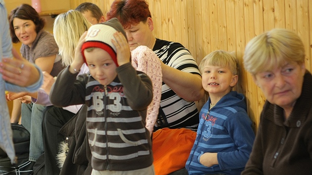 Rodie s dtmi ekali od brzkého rána na zápis do základní koly v