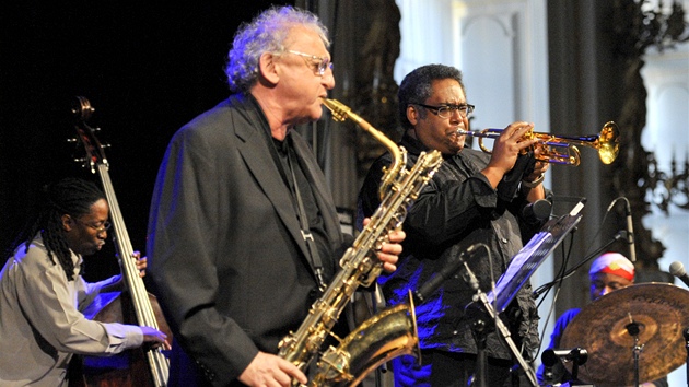 Popisek z �TK: Na koncert� Pocta Milesi Davisovi v cyklu Jazz na Hrad� zahráli