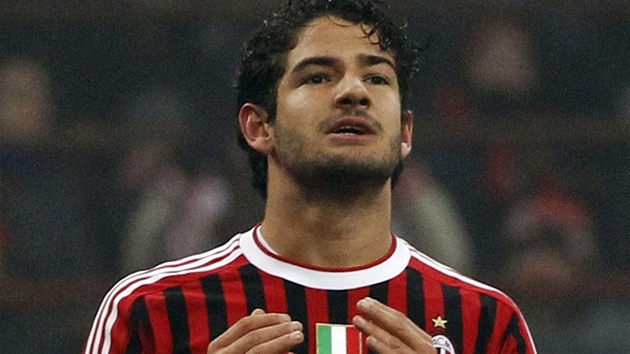 JEN O KOUSEK... Brazilský úto�ník Pato z AC Milán by si p�edstavoval lep�í