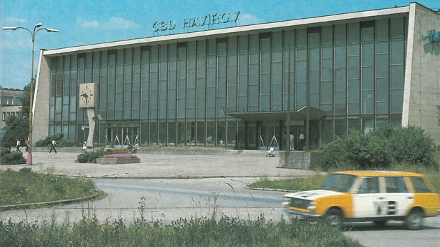 Havířovská nádražní výpravní budova v roce 1984.