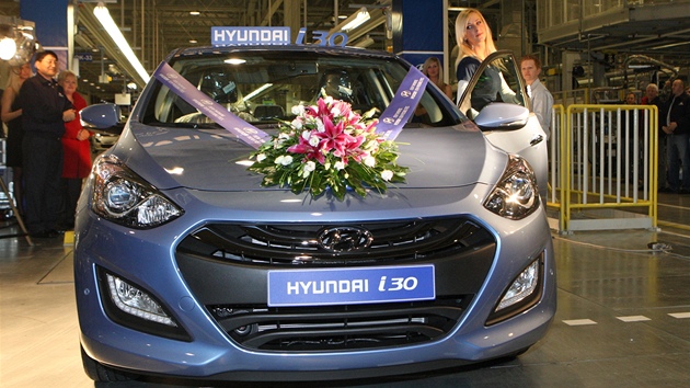 Noovick automobilka spustila vrobu novho modelu Hyundai i30. (17. ledna 2012)